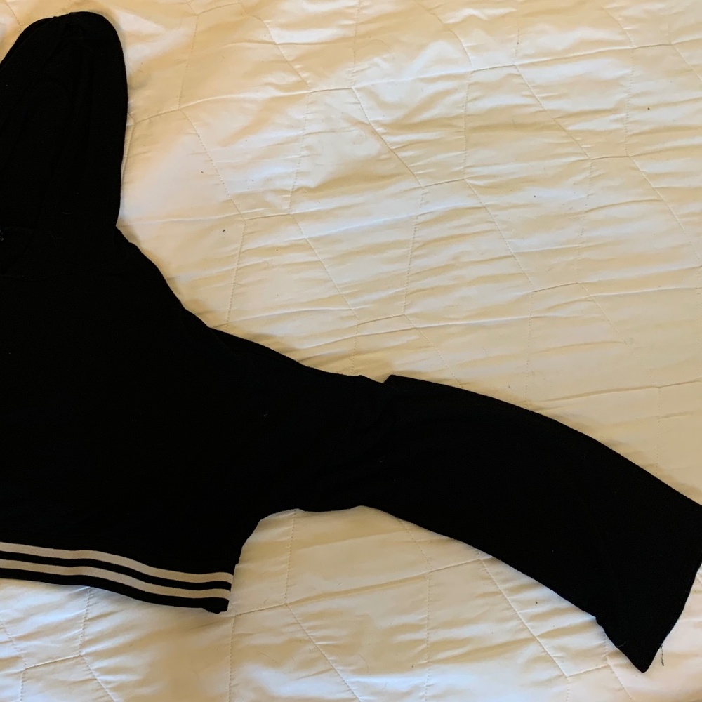Hooded Crop Top - Picture 3 of 3